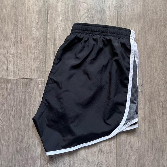 Women Nike Dri fit shorts - Picture 7 of 7